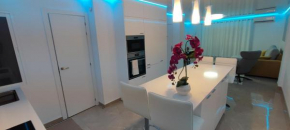 Large luxury apartment by playa Los Locos and Del Cura